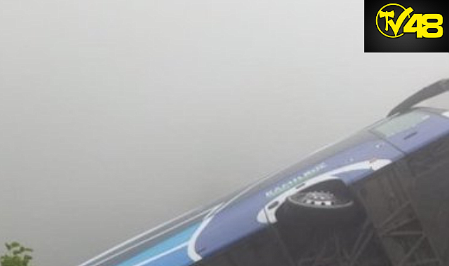 YOLCU OTOBÜSÜ  ŞARAMPOLE YUVARLANDI:ÇOK SAYIDA YARALI VAR