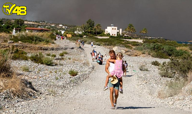 RODOS ADASI&#039;NDAN TAHLİYE EDİLEN TURİSTLER  MARMARİS&#039;E GETİRİLDİ