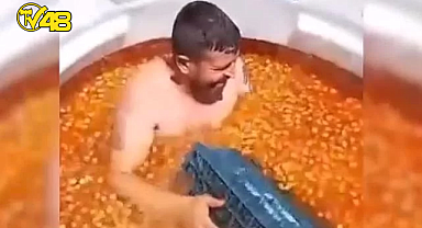 SALAMURA ZEYTİN TANKINA GİREREK ZEYTİNLERİ ÇIPLAK BİR ŞEKİLDE SEPETLEYEN ŞAHIS, TUTUKLANDI