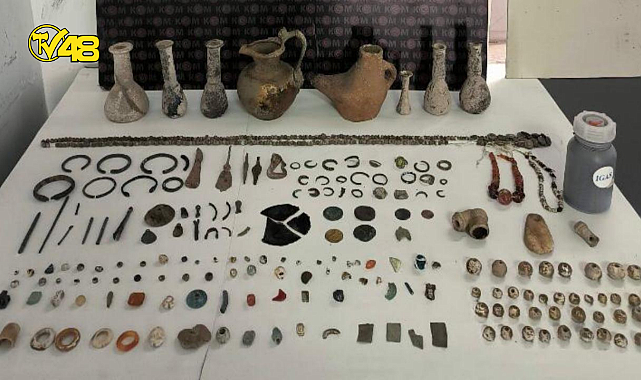 TARİHİ ESER NİTELİĞİNDE ALTIN SİKKE VE KOLYELER ELE GEÇİRİLDİ