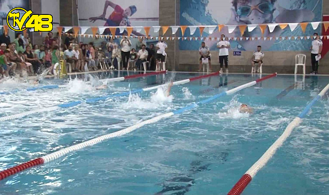 ÜMRANİYE&#039;DE GENÇ YÜZÜCÜLER,ŞAMPİYONLUĞA KULAÇ ATTI