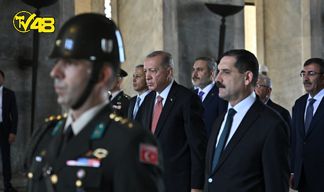 CUMHURBAŞKANI ERDOĞAN, YAŞ TOPLANTISI ÖNCESİ ANITKABİR&#039;İ ZİYARET ETTİ