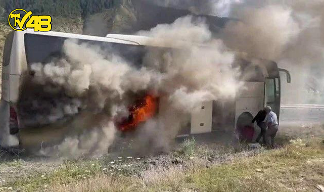 ERZURUM&#039;A GİDEN YOLCU OTOBÜSÜ CAYIR CAYIR YANDI!