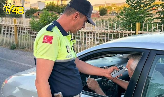 İZMİR&#039;DE BİR TRAFİK DENETİMİNDE 2 BİN 744 SÜRÜCÜYE 909 BİN 454 TL CEZA!