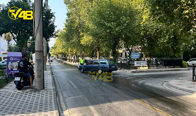 MİLAS&#039;TA YOLA DÖKÜLEN MOTOR YAĞINDAN DOLAYI LOZAN CADDESİ TRAFİĞE KAPATILDI
