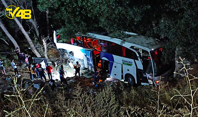 YOLCU OTOBÜSÜ ŞARAMPOLE DEVRİLDİ 12 ÖLÜ!