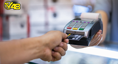 KREDİ KARTI FAİZLERİ YÜKSELDİ: EKONOMİK DALGALAR TÜKETİCİLERİ VURUYOR!