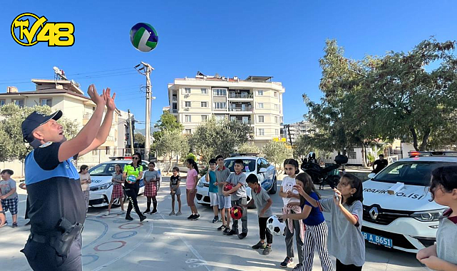 MİLAS İLÇE EMNİYET MÜDÜRLÜĞÜ TRAFİK DENETLEME BÜRO AMİRLİĞİ TARAFINDAN ÇOCUKLARA  SÜRPRİZ