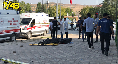SİLAHLA YARALADIKLARI ADAMI AMBULANSTA KALP MASAJI YAPILIRKEN SAĞLIK GÖREVLİLERİN ÖNÜNDE TEKRAR VURDULAR