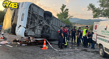 TIR İLE YOLCU OTOBÜSÜ ÇARPIŞTI: 6 ÖLÜ 43 YARALI!
