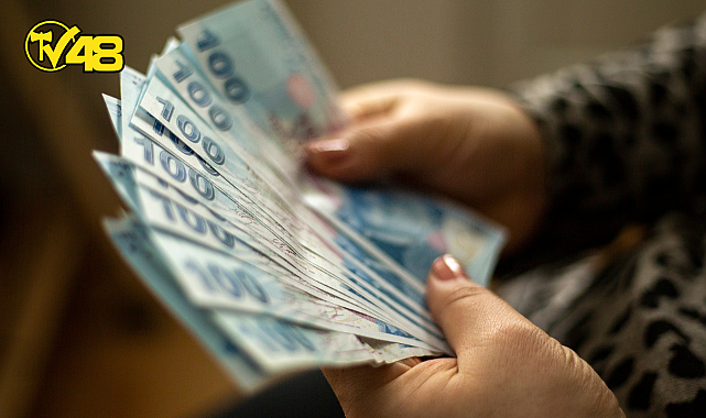 EMEKLİLERE 5 BİN TL İKRAMİYE VERİLMESİNİ ÖNGÖREN MADDE TBMM&#039;DE KABUL EDİLDİ