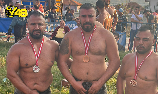 KULA&#039;DA MİLASLI PEHLİVANLAR KÜRSÜDE YERLERİNİ ALDI