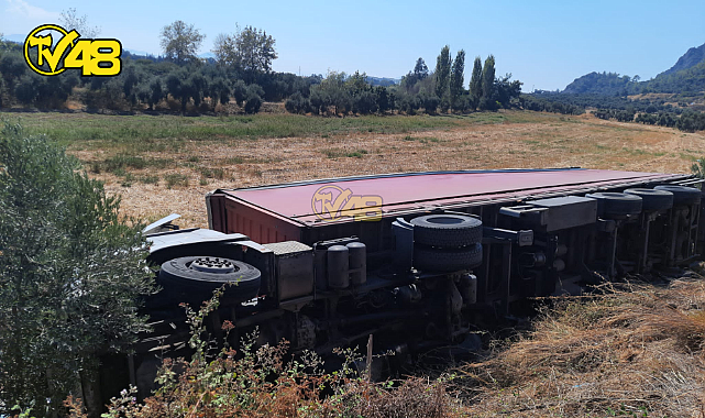 ÖREN YOLUNDA KAMYON YAN YATTI!