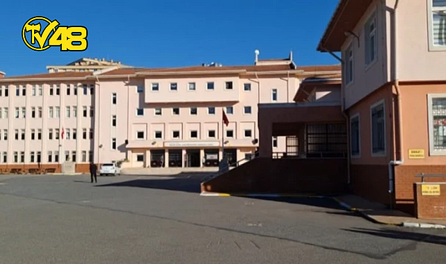 9. SINIF ÖĞRENCİSİ OKUL TUVALETİNDE BAŞKA BİR SINIFTAKİ KIZ ÖĞRENCİ TARAFINDAN BIÇAKLANARAK YARALANDI