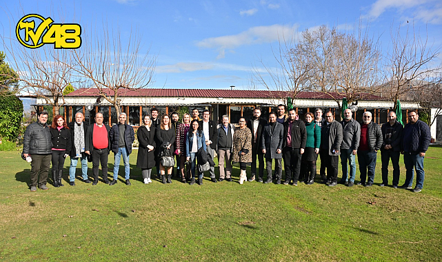 AK PARTİ MİLAS BELEDİYE BAŞKAN ADAY ADAYI BARIŞ SAYLAK10 OCAK GAZETECİLER GÜNÜ&#039;NDE GAZETECİLERLE BİR ARAYA GELDİ