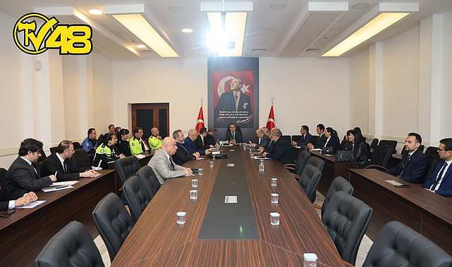 VALİ İDRİS AKBIYIK BAŞKANLIĞINDA OKUL GÜVENLİĞİ TOPLANTISI YAPILDI