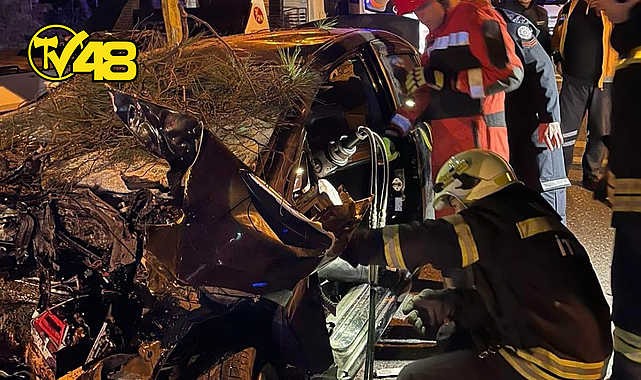 MARMARİS&#039;TE OTOMOBİLİ İLE AĞACA ÇARPAN SÜRÜCÜ YAŞAMINI YİTİRDİ