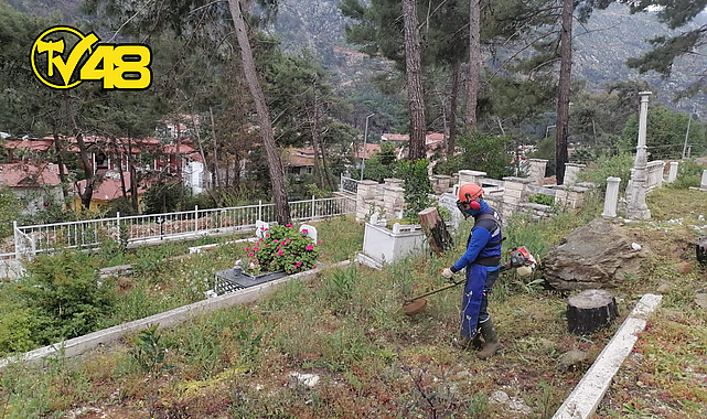 BÜYÜKŞEHİR&#039;DEN BAYRAM ÖNCESİ MEZARLIK TEMİZLİĞİ