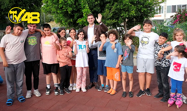 BAŞKAN MANDALİNCİ, PARKTA ÇOCUKLARLA BULUŞTU