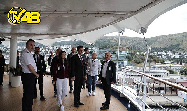 BODRUM&#039;A İLK YOLCU GEMİSİ GELDİ