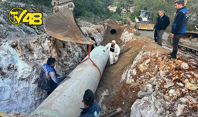 BODRUM&#039;DA DSİ HATTI PATLADI BÜYÜKŞEHİR EKİPLERİ ÇALIŞMA BAŞLATTI