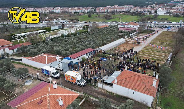 BÜYÜKŞEHİR MEYVE FİDANI DAĞITIMINA DEVAM EDİYOR