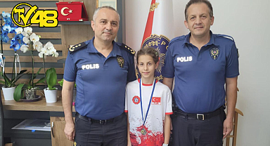 BAŞARILI SPORCU ECE KURTULUŞ, MÜDÜR TOYGUN'U ZİYARET ETTİ