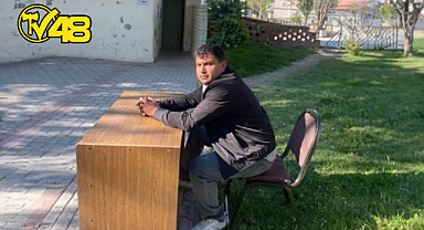 ENGELLİ PERSONEL TUVALET ÖNÜNDE MASADA GÖREVLENDİRİLDİ