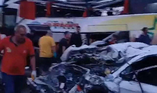 MERSİN-ADANA YOLUNDA ZİNCİRLEME KAZA:10 Ö*Ü