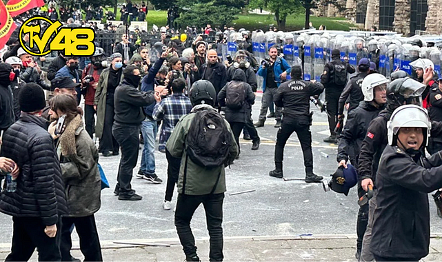 SARAÇHANE&#039;DE ARBEDE! BAYRAK VE SOPOLARALA BARİYERLERİ AŞMAYA ÇALIŞTILAR