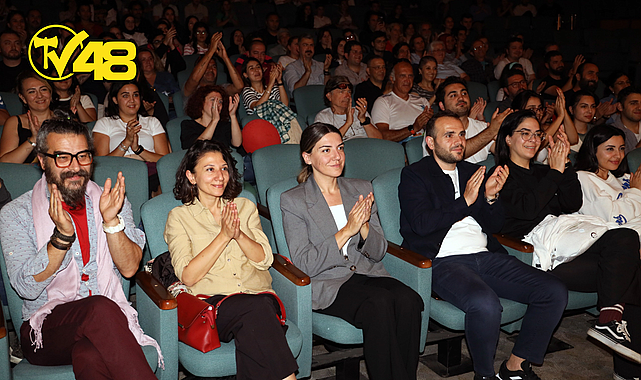 &#039;TOM, DİCK VE HARRY&#039; İZLEYİCİLERİ KAHKAHAYA BOĞDU