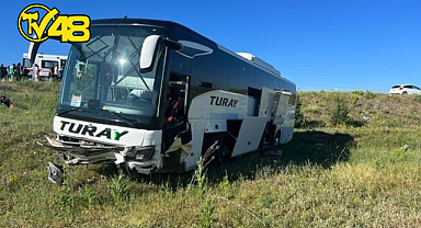 YOLCU OTOBÜSÜ ŞARAMPOLE YUVARLANDI