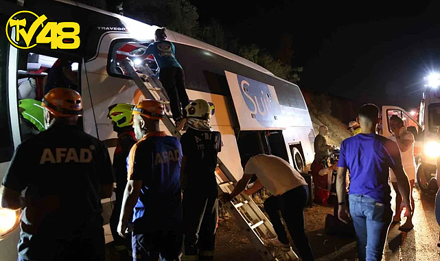 AYDIN&#039;DA YOLCU OTOBÜSÜ YAYAYA ÇARPIP DEVRİLDİ: 1 ÖLÜ, 7 YARALI