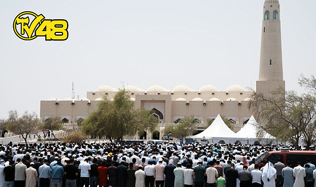 HAMAS LİDERİ HANİYE DOHA&#039;DA TOPRAĞA VERİLİYOR