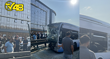 KÜÇÜKÇEKMECE'DE SEYİR HALİNDEKİ METROBÜSLER ÇARPIŞTI: 1 ÖLÜ, 2'Sİ AĞIR 38 YARALI