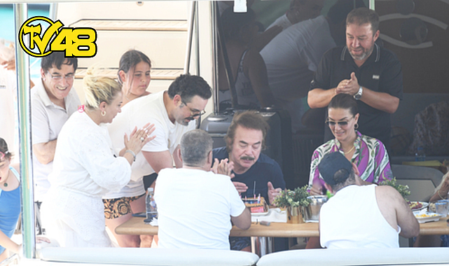 ORHAN GENCEBAY 80&#039;İNCİ YAŞINI BODRUM’DA TEKNEDE KUTLADI