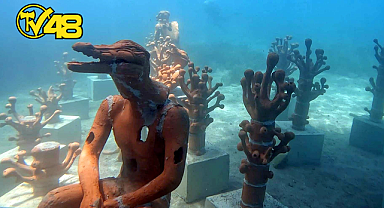 BODRUM'DA OLUŞTURULAN TÜRKİYE'NİN İLK ÇEVRE VE SANAT TEMALI SUALTI PARKI'NA DEV HEYKELLER YERLEŞTİRİLDİ