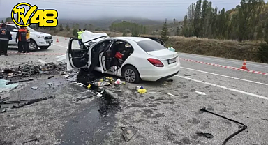 KATLİAM GİBİ KAZA! İKİ OTOMOBİLİN ÇARPIŞMASI SONUCU 5 KİŞİ YAŞAMINI YİTİRDİ