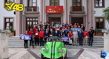 MUĞLA VALİSİ İDRİS AKBIYIK TEKNOFEST'TE ÖDÜL ALAN GENÇLERLE BİR ARAYA GELDİ