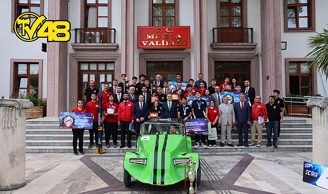 MUĞLA VALİSİ İDRİS AKBIYIK TEKNOFEST&#039;TE ÖDÜL ALAN GENÇLERLE BİR ARAYA GELDİ