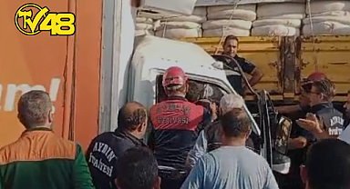 SÖKE-İZMİR YOLUNDA KAZA: TIR SÜRÜCÜSÜ DÖNÜŞ YAPARKEN OTOMOBİLİ FARK ETMEDİ, SÜRÜCÜ YARALI KURTARILDI