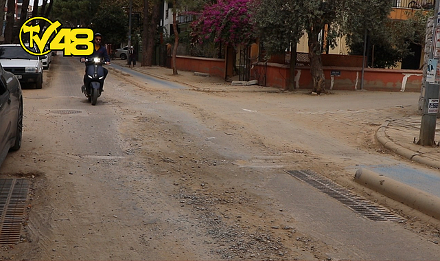 MİLAS&#039;TA YOL ÇİLESİ BİTMİYOR! VATANDAŞ TOZ VE ÇUKURLARIN MAĞDURU