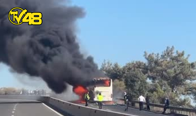 MUĞLA&#039;DA SEYİR HALİNDEKİ ŞEHİRLERARASI YOLCU OTOBÜSÜNDE YANGIN ÇIKTI!