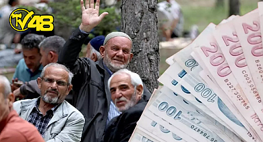 AK PARTİ KULİSLERİ HAREKETLİ: EN DÜŞÜK EMEKLİ AYLIĞI 14 BİN 200 LİRAYA YÜKSELTİLECEK