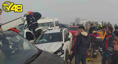 VAN'DA MEYDANA GELEN ZİNCİRLEME KAZANIN ARDINDAN BİR ZİNCİRLEME KAZA DAHA OLDU, ORTALIK MAHŞER YERİNE DÖNDÜ: ÇOK SAYIDA YARALI VAR