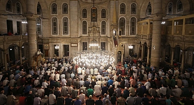 11 AYIN SULTANI RAMAZAN GELDİ İLK TERAVİH NAMAZI BU AKŞAM