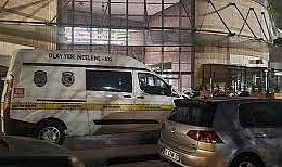 AVM&#039;DEKİ KUYUMCU DÜKKANINDAN, 3 KİLOGRAM ALTIN VE 100 BİN TL ÇALDI