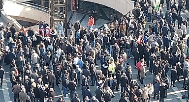 ÖCALAN'IN ÇAĞRISI İÇİN DİYARBAKIR MEYDANI DOLDU