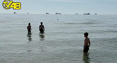 İSTANBUL'DA KAR ÖNCESİ DENİZ KEYFİ! SAHİLE KOŞTULAR