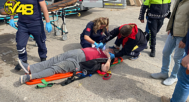 MİLAS'TA TRAFİK KAZASI GERİ GELEN ARAÇ YAYAYA ÇARPTI